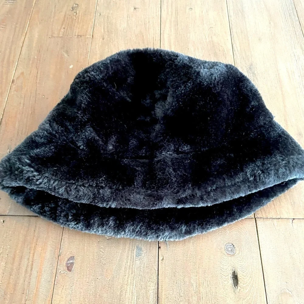 Betmar New York faux fur black hat women one size